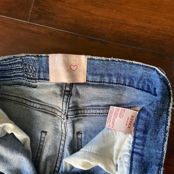 Revice distressed crop jeans - Picture 4 of 5